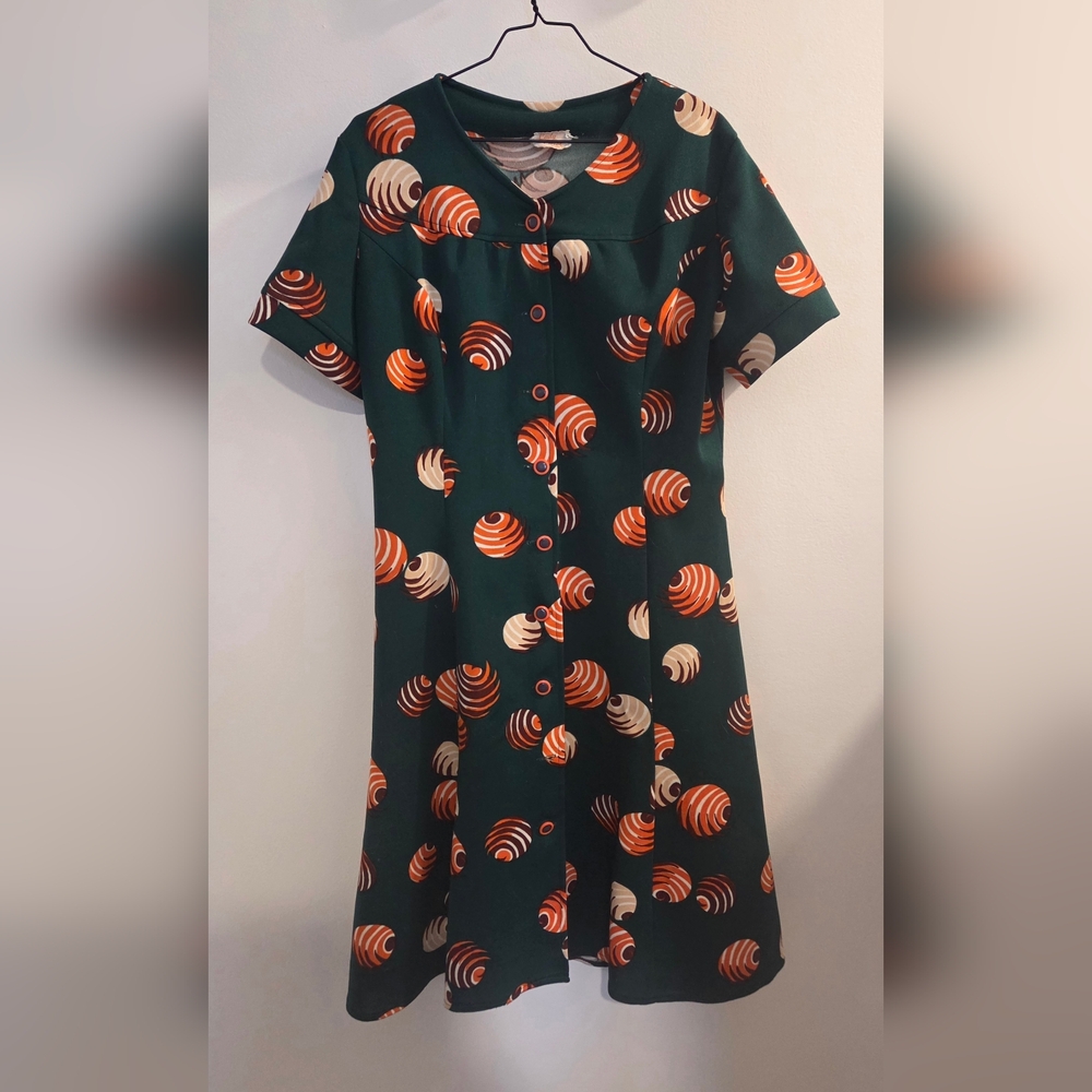Elegant Green and Orange Patterned Vintage Midi Dress
